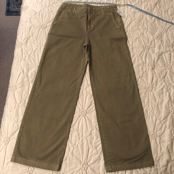 NWT Gap Khaki Loose Fit 4 Pants Low Rise Wide Leg - Picture 1 of 9